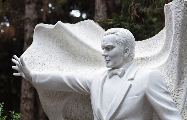 В Баку на Аллее почетного захоронения почтили память Муслима Магомаева в день его 75-летия - Sputnik Азербайджан