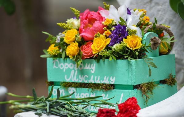 В Баку на Аллее почетного захоронения почтили память Муслима Магомаева в день его 75-летия - Sputnik Азербайджан