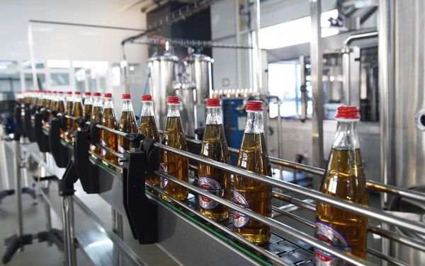 Продукция завода поставляется не только на внутренний рынок, но и экспортируется в Россию - Sputnik Азербайджан