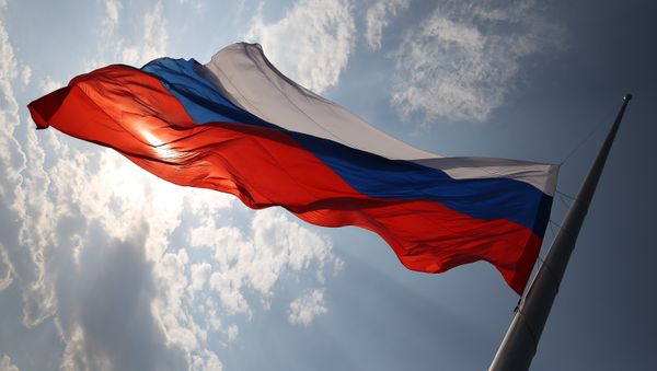Развевающийся флаг Российской Федерации, фото из архива - Sputnik Азербайджан