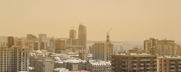 Загрязненный пылью воздух в Баку, фото из архива - Sputnik Азербайджан