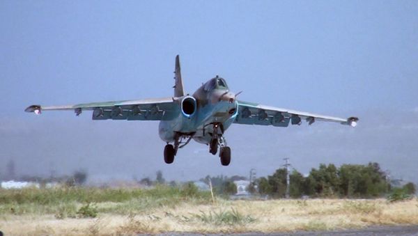 Naxçıvanda Əlahiddə Ümumqoşun Ordunun aviasiya hərbi hissəsinin SU-25 hücum təyyarələri təlim uçuşları həyata keçirib - Sputnik Азербайджан
