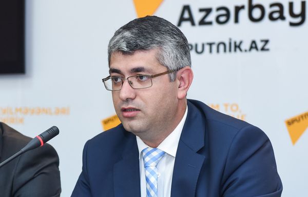 Заведующий отделом защиты окружающей среды и труда ОАО Темиз шехер Сабит Зейниев - Sputnik Азербайджан