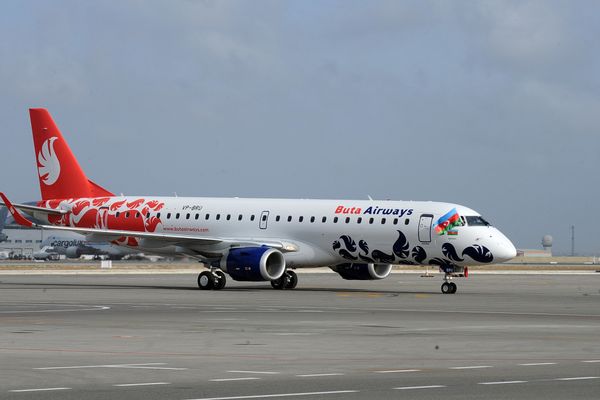 Самолет Embraer 190 авиакомпании Buta Airways - Sputnik Азербайджан