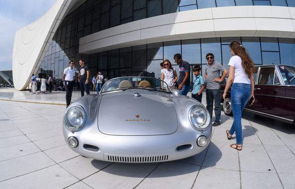 Автопробег и выставка классических автомобилей в Баку - Sputnik Азербайджан