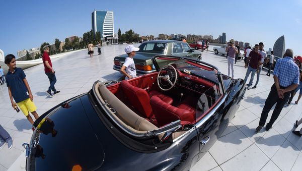 Автопробег и выставка классических автомобилей в Баку - Sputnik Азербайджан