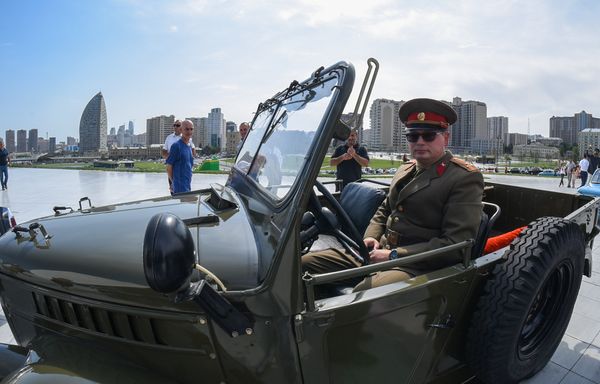 Автопробег и выставка классических автомобилей в Баку - Sputnik Азербайджан