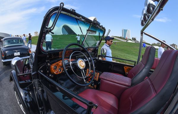 Автопробег и выставка классических автомобилей в Баку - Sputnik Азербайджан