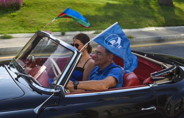 Автопробег и выставка классических автомобилей в Баку - Sputnik Азербайджан