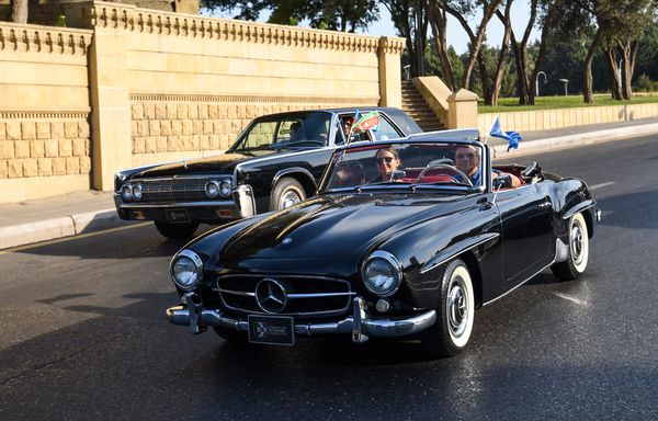 Автопробег и выставка классических автомобилей в Баку - Sputnik Азербайджан