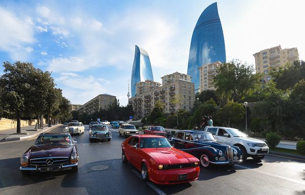Автопробег и выставка классических автомобилей в Баку - Sputnik Азербайджан