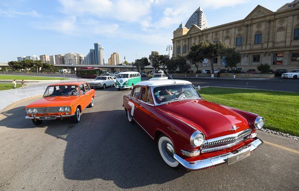 Автопробег и выставка классических автомобилей в Баку - Sputnik Азербайджан