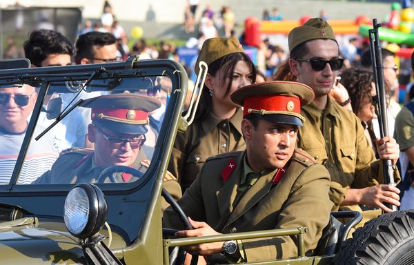 Автопробег и выставка классических автомобилей в Баку - Sputnik Азербайджан