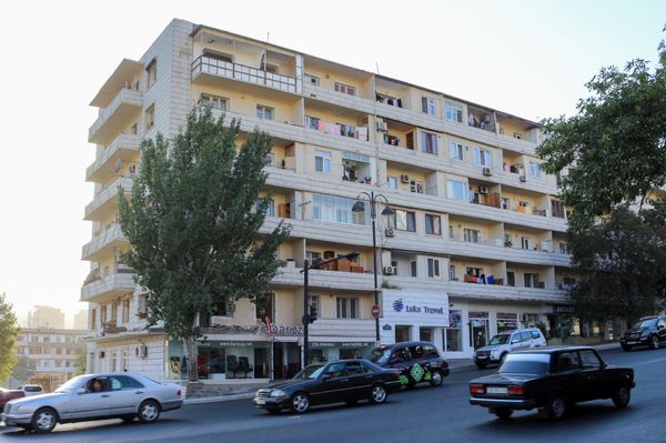 ООО Pilot İnşaat A планирует построить на месте этого дома здание по современным стандартам - Sputnik Азербайджан