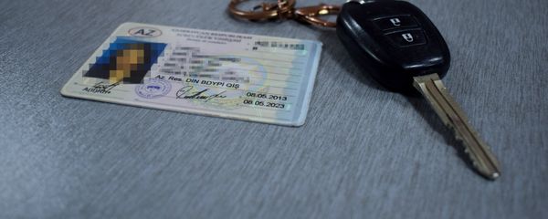 Водительское удостоверение и ключи от автомобиля, фото из архива - Sputnik Азербайджан