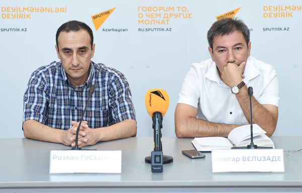 Видеомост Баку-Минск-Кишинев-Бишкек на тему Международный день блога глазами блогеров из СНГ / - Sputnik Азербайджан