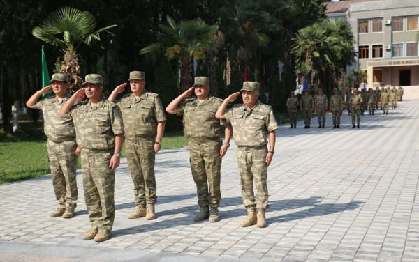 Руководство министерства обороны Азербайджана посетило воинскую часть в прифронтовой зоне - Sputnik Азербайджан