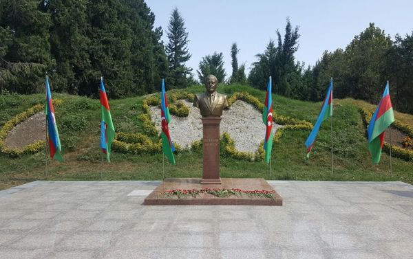 Руководство министерства обороны Азербайджана посетило воинскую часть в прифронтовой зоне - Sputnik Азербайджан