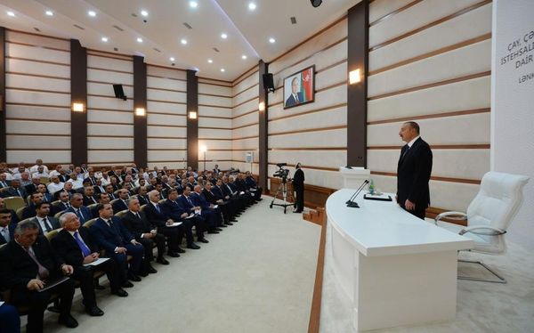 Республиканское совещание по вопросам развития производства чая, риса и цитрусовых - Sputnik Азербайджан