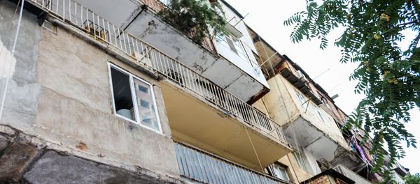 Nəsimi rayonu Keykab Səfərəliyeva küçəsi 25 ünvanında yerləşən yaşayış binası Nəsimi rayonu Keykab Səfərəliyeva küçəsi 25 ünvanında yerləşən yaşayış binası - Sputnik Азербайджан