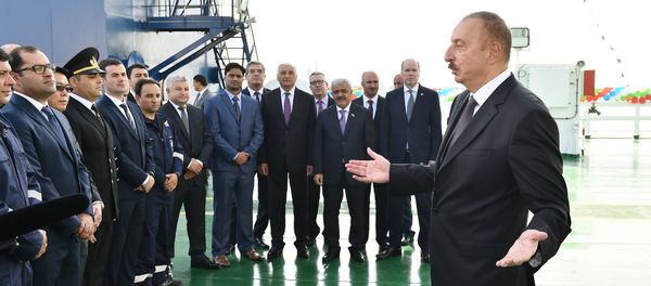 Президент Ильхам Алиев принял участие в церемонии презентации подводного строительного судна Ханкенди - Sputnik Азербайджан