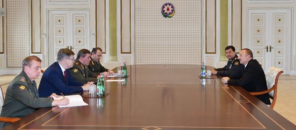 Президент Ильхам Алиев принял делегацию во главе с начальником Генерального штаба Вооруженных сил России - Sputnik Азербайджан