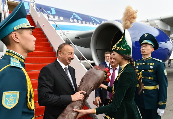 Президент Азербайджана Ильхам Алиев прибыл с рабочим визитом в Казахстан - Sputnik Азербайджан