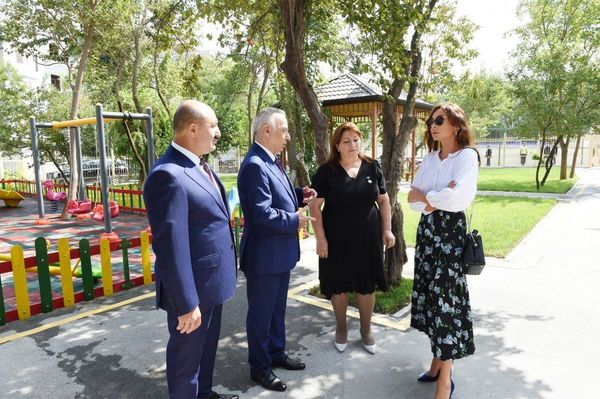 Первый вице-президент Азербайджана Мехрибан Алиева ознакомилась с условиями, созданными в капитально отремонтированном и реконструированном детском саду-яслях - Sputnik Азербайджан