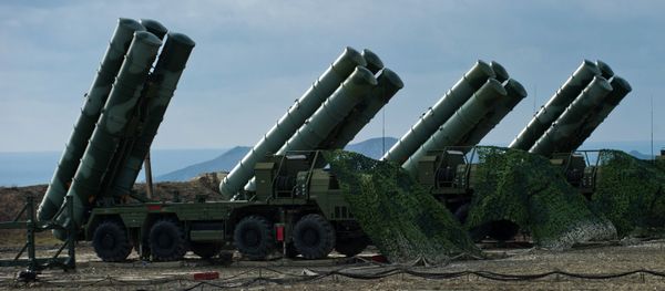 Зенитный ракетный комплекс С-400 Триумф полка противовоздушной обороны в Феодосии, фото из архива - Sputnik Азербайджан