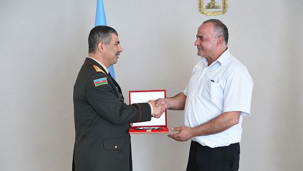 Министр обороны АР генерал-полковник Закир Гасанов с братом Национального Героя Азербайджана Альберта Агарунова, Рантиком Агаруновым - Sputnik Азербайджан