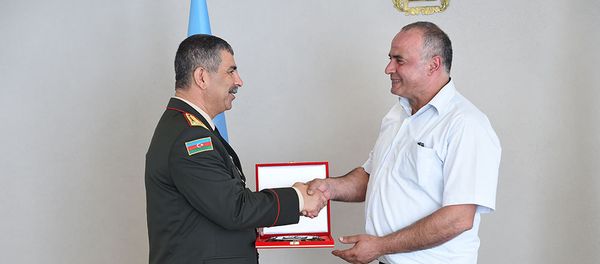 Министр обороны АР генерал-полковник Закир Гасанов с братом Национального Героя Азербайджана Альберта Агарунова, Рантиком Агаруновым - Sputnik Азербайджан