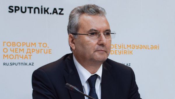 Заместитель руководителя аппарата министерства Фарзали Гадиров. - Sputnik Азербайджан