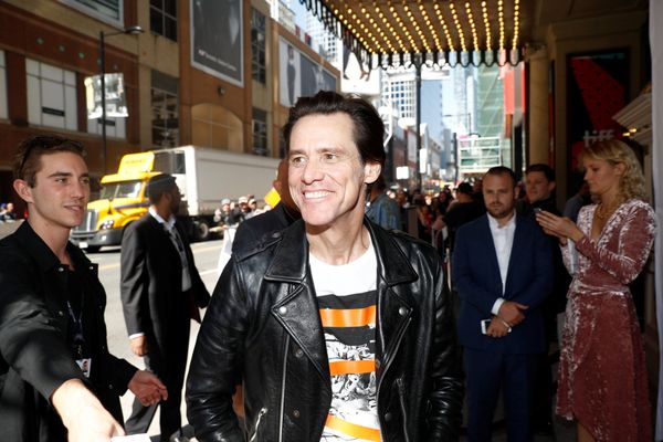 Актер Джим Керри перед премьерой документального фильма Джим и Энди: посмертная история Джима Керри и Энди Кауфмана, посвященный работе Джима над ролью Энди Кауфмана в фильме Человек на луне. - Sputnik Азербайджан