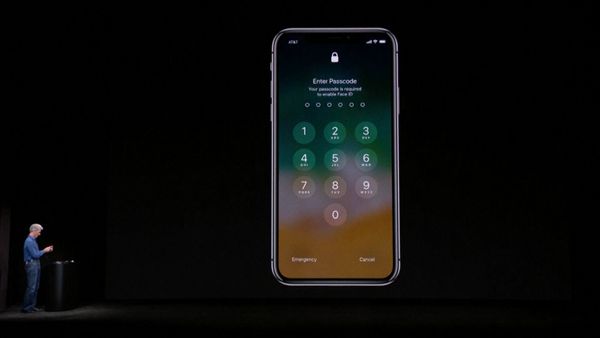 Кадры с презентации нового iPhone - Sputnik Азербайджан