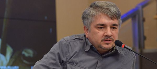 Политический эксперт Ростислав Ищенко - Sputnik Азербайджан