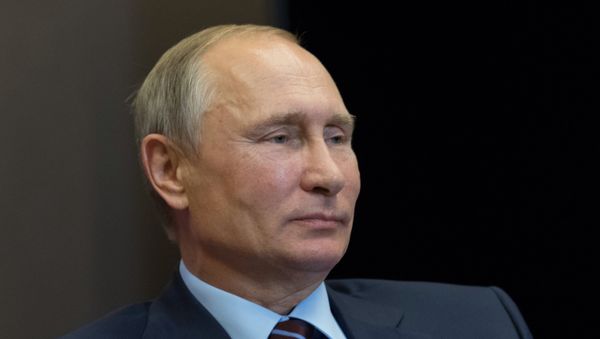 Президент РФ Владимир Путин во время встречи с председателем Совета министров Ливанской Республики Саадом Харири, 13 сентября 2017 года - Sputnik Азербайджан