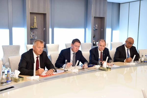 Встреча президента SOCAR Ровнага Абдуллаева с исполнительным вице-президентом по международному развитию и производству норвежской Statoil Ларсом Кристианом Бахером - Sputnik Азербайджан