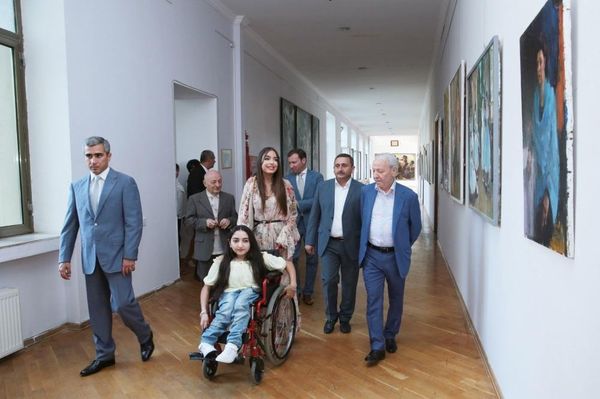 Вице-президент Фонда Гейдара Алиева Лейла Алиева побывала в Государственной академии художеств - Sputnik Азербайджан