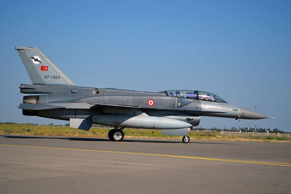Самолеты F-16 ВВС Турции, участвующие в учениях “TurAz Qartalı-2017”, прибыли в Азербайджан - Sputnik Азербайджан