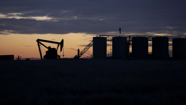 Нефтяной насос и танкеры, фото из архива - Sputnik Азербайджан