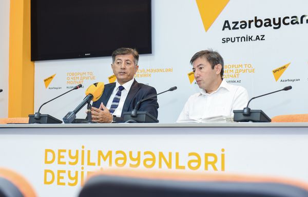 Пресс-конференция на тему Новый этап нефтяной эры Азербайджана и ситуация на мировых рынках в мультимедийном пресс-центре Sputnik Азербайджан - Sputnik Азербайджан