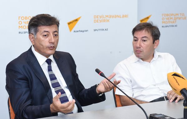 Пресс-конференция на тему Новый этап нефтяной эры Азербайджана и ситуация на мировых рынках в мультимедийном пресс-центре Sputnik Азербайджан - Sputnik Азербайджан