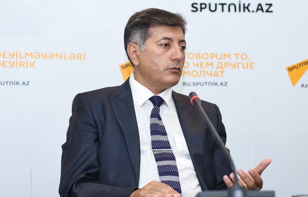 Пресс-конференция на тему Новый этап нефтяной эры Азербайджана и ситуация на мировых рынках в мультимедийном пресс-центре Sputnik Азербайджан - Sputnik Азербайджан