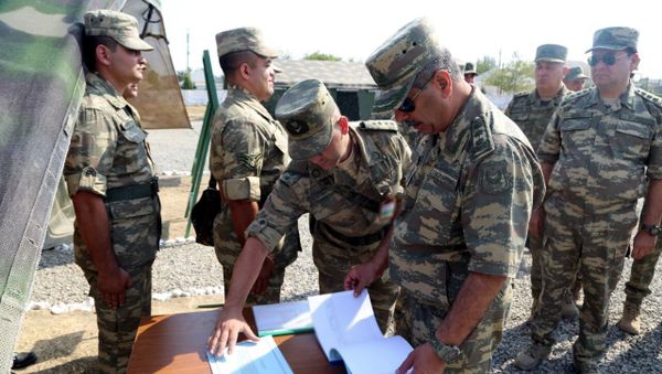 Министр обороны проверил объединения и соединения мобилизационной готовности - Sputnik Азербайджан