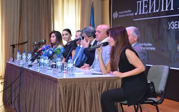 Пресс-конференция в связи премьерой легендарной оперы Узеира Гаджибейли Лейли и Меджнун - Sputnik Азербайджан