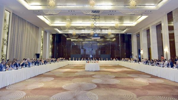 Научно-практическая конференция на тему Стратегическая дорожная карта экономики Азербайджана: проблемы прозрачности и отчетности - Sputnik Азербайджан
