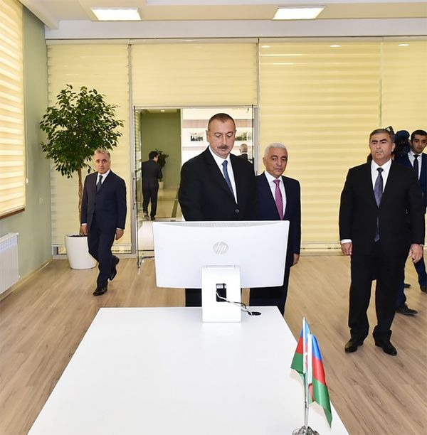 Президент Ильхам Алиев принял участие в открытии в Сальяне подстанции Гарагашлы - Sputnik Азербайджан
