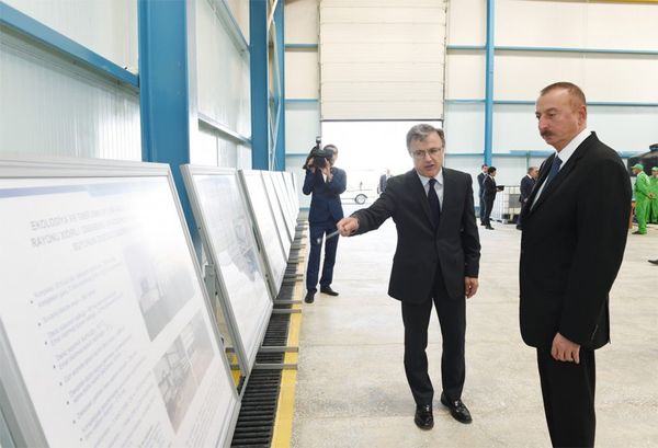 Президент Ильхам Алиев рассмотрел комплекс опреснения морской воды в селе Хидирли - Sputnik Азербайджан