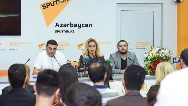Роза Зяргярли презентовала клип на песню Biri sənsən biri mən - Sputnik Азербайджан