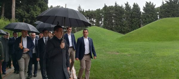 Министр национальной обороны Турции Нуреддин Джаникли посетил Аллею почетного захоронения - Sputnik Азербайджан